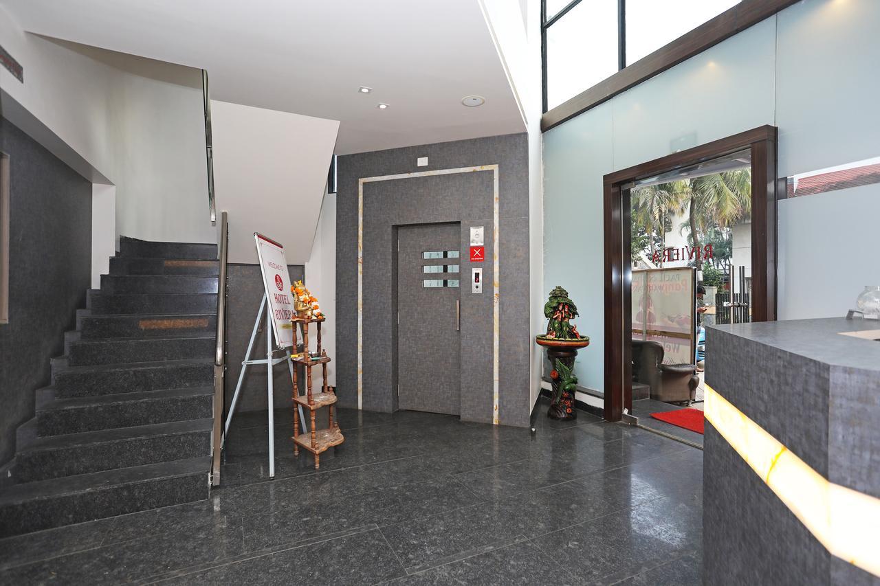 Oyo 10672 Hotel Riviera Нашик Екстериор снимка