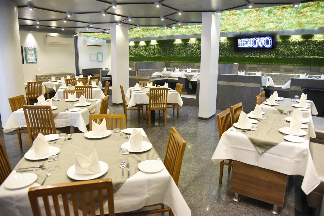 Oyo 10672 Hotel Riviera Нашик Екстериор снимка