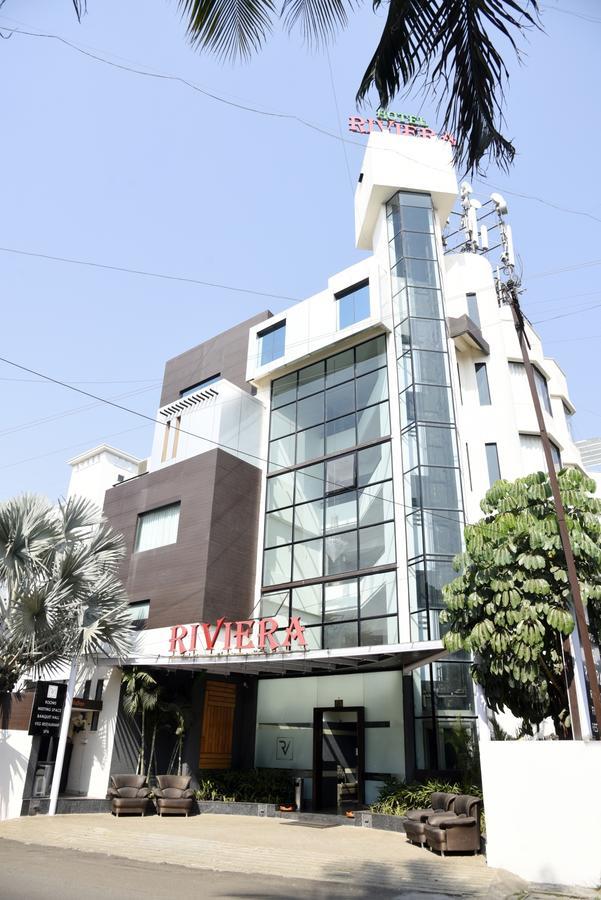 Oyo 10672 Hotel Riviera Нашик Екстериор снимка