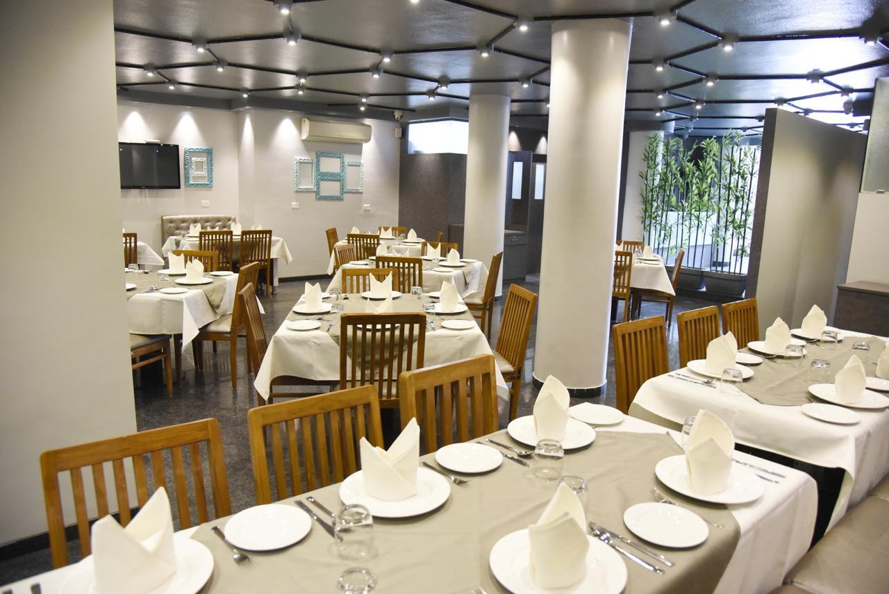 Oyo 10672 Hotel Riviera Нашик Екстериор снимка