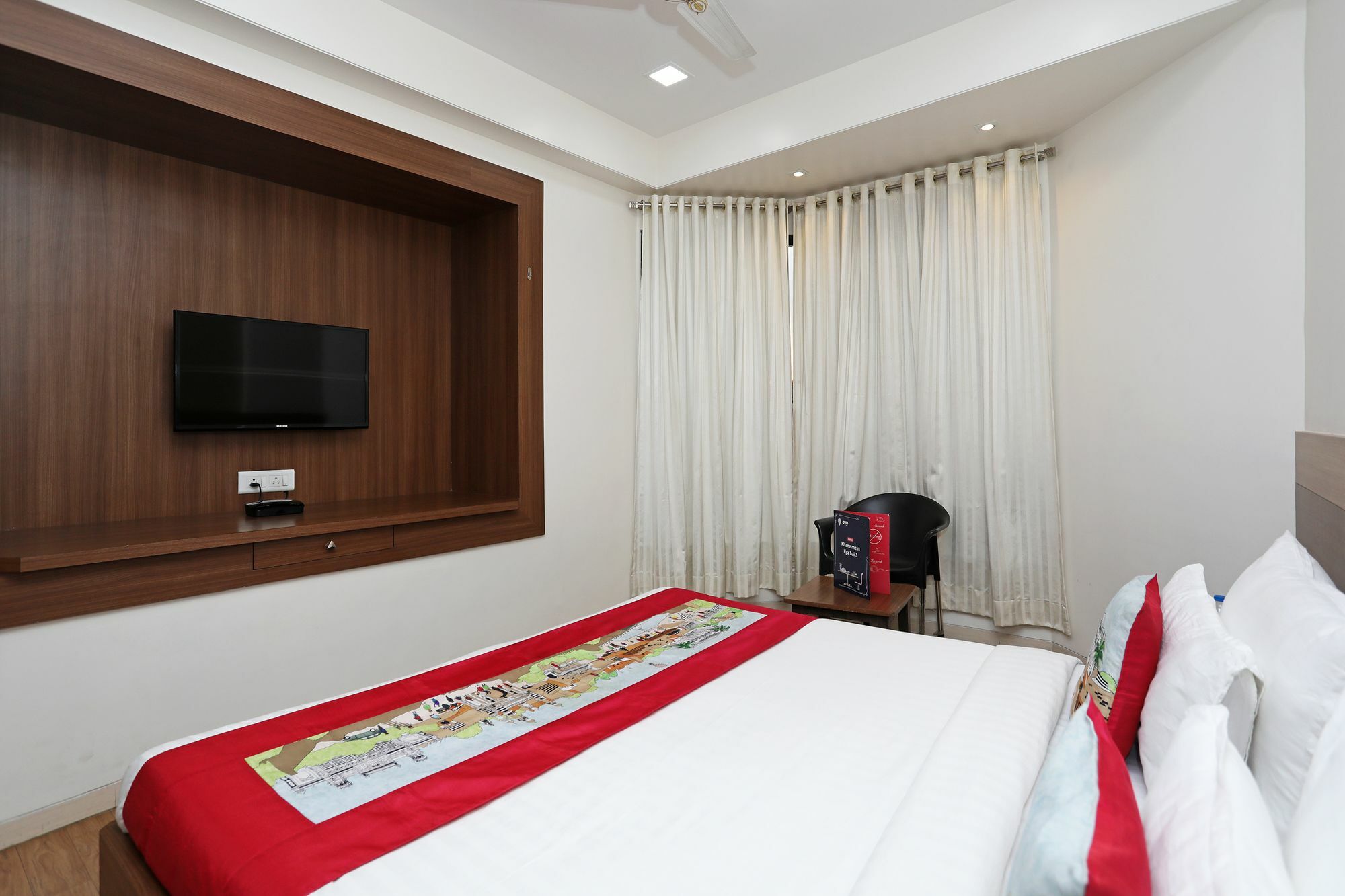 Oyo 10672 Hotel Riviera Нашик Екстериор снимка